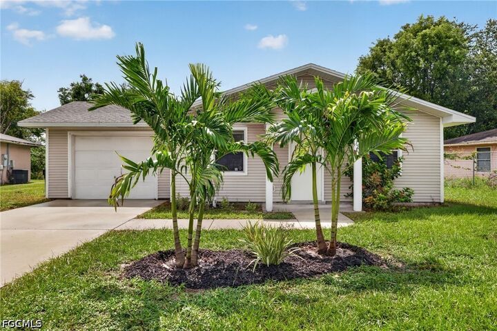 Property Photo:  3656 Suntrust Drive  FL 33916 