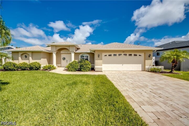 Property Photo: 309 SE 31st Terrace FL 33904
