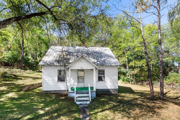Property Photo:  211 Walton Road  VA 24141 