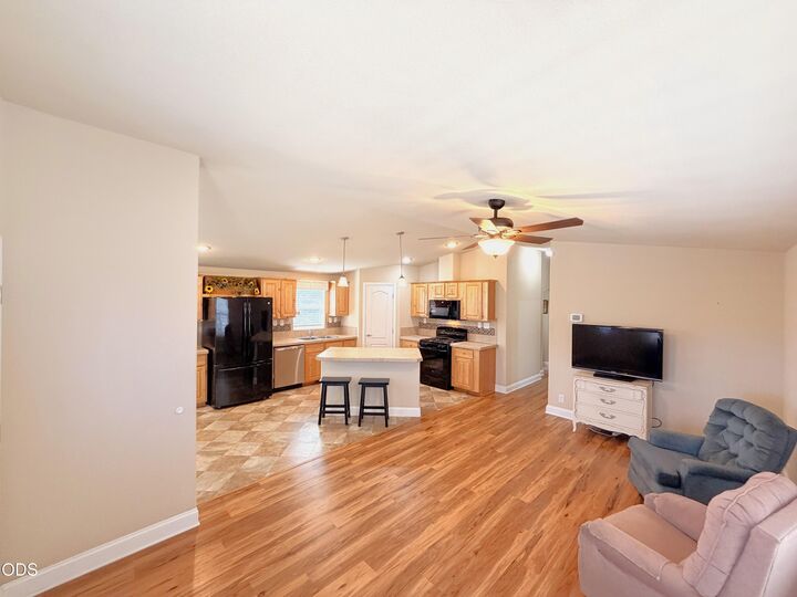 Property Photo: 204 Kingsley Drive OR 97526