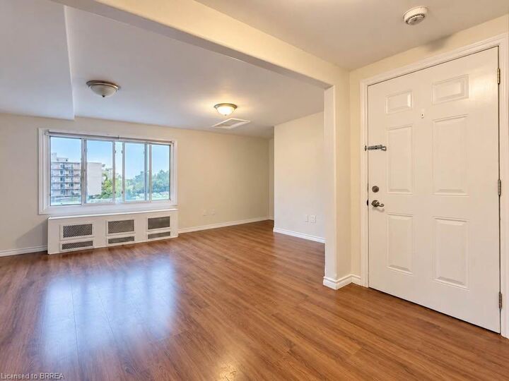 Property Photo: 70 Grandview Street 3 ON N3R 6X2