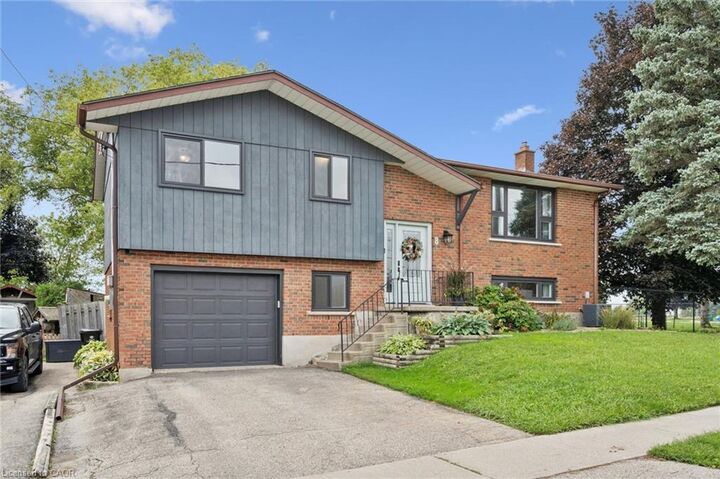 Property Photo:  8 Christian Street  ON N3A 2M6 
