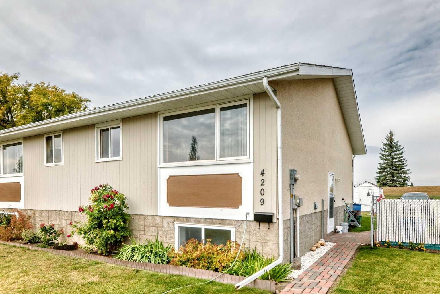 Property Photo: 4209 54 Avenue AB T4G 1K4