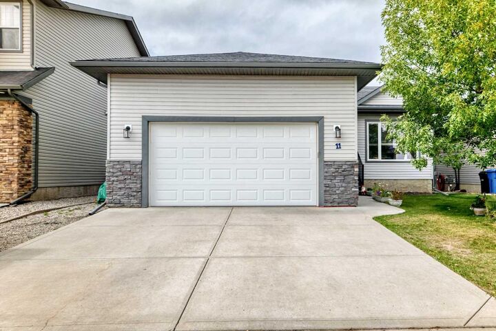 Property Photo:  11 Bondar Gate  AB T0M 0N0 