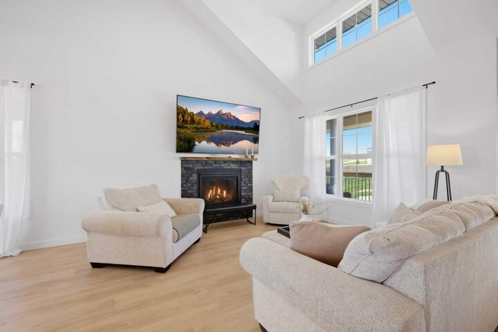 Property Photo: 45 Bruhn Bend AB T0C 2J0