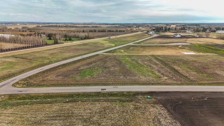 Property Photo:  28163 Township Road 374 75  AB T4E 2E1 