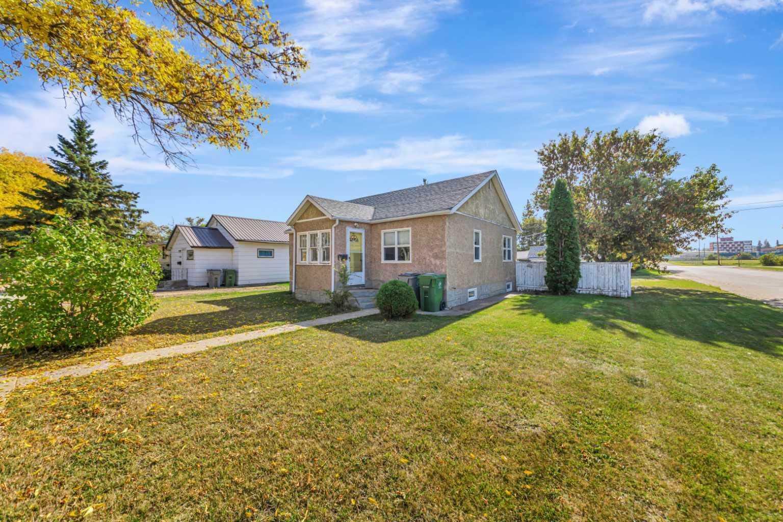 Property Photo:  5021 54A Street  AB T9V 0S2 