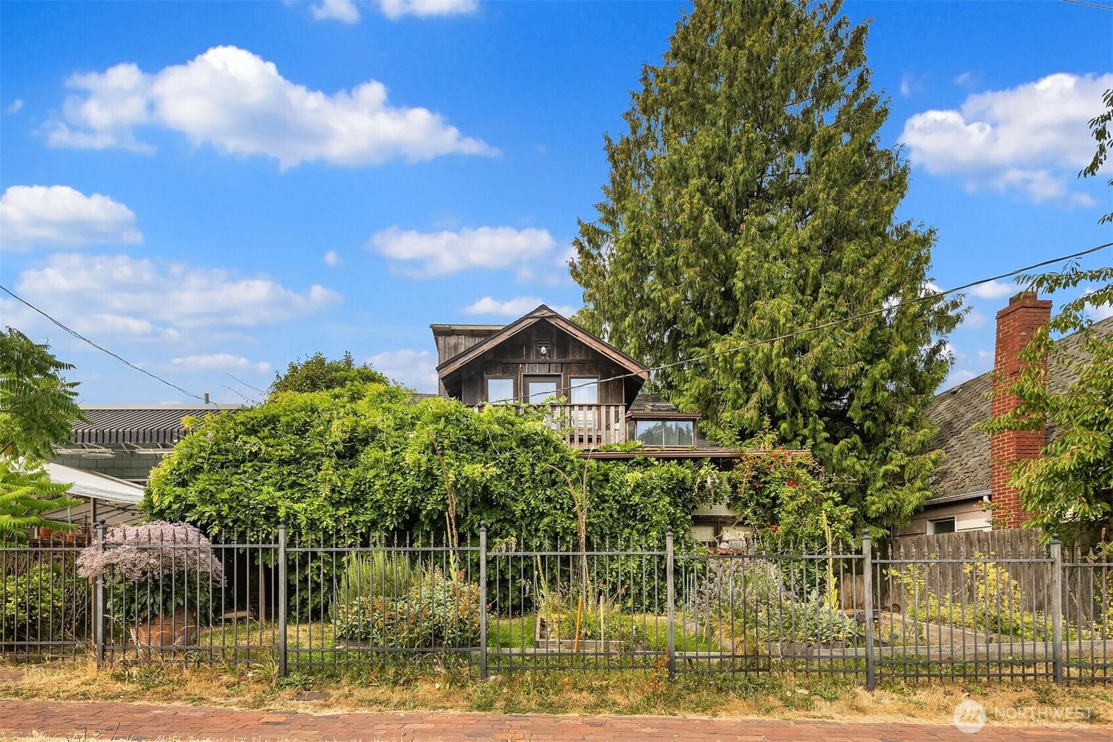 Property Photo:  652 NW 85th Street  WA 98117 