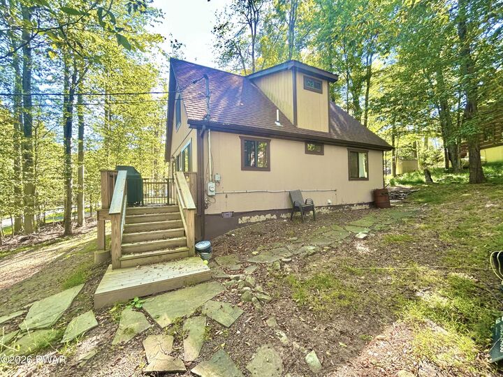Property Photo:  1009 Deer Field Court  PA 18436 