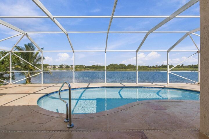 Property Photo:  1295 Windsor Lane  FL 33327 