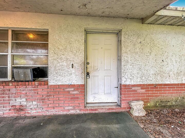 Property Photo: 2930 Middle Road FL 34981
