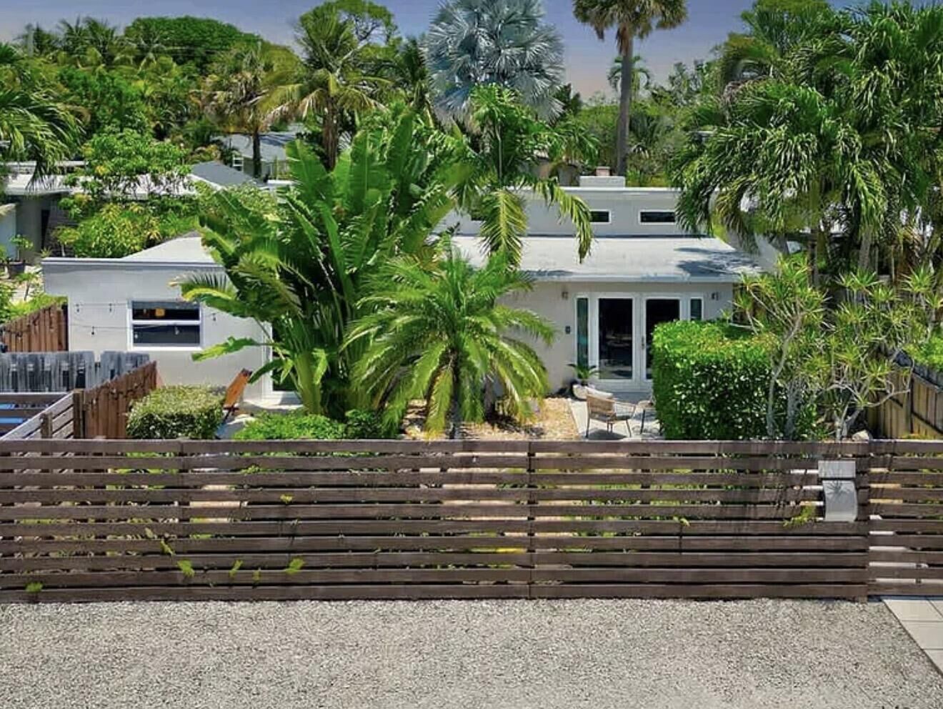Property Photo: 1449 NE 23rd Street FL 33305
