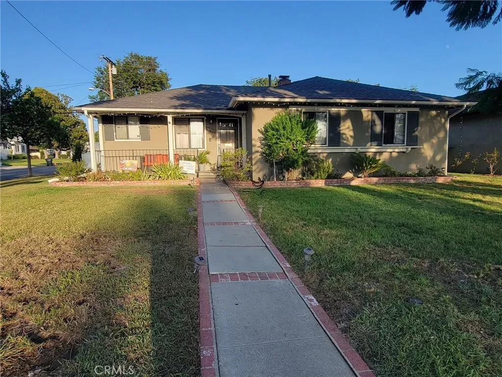 Property Photo:  10702 Homeland Avenue  CA 90603 