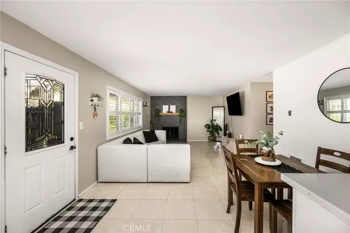 Property Photo:  134 S Magnolia Avenue 2C  CA 92804 