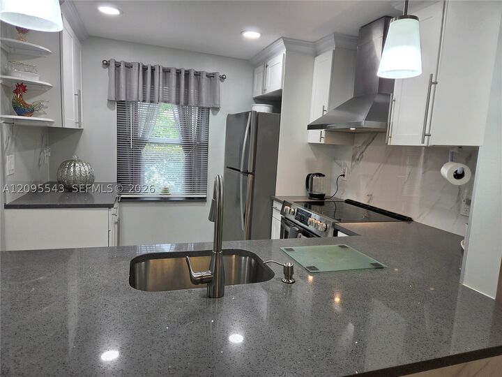 Property Photo: 7205 NW 4th Pl 106 FL 33063