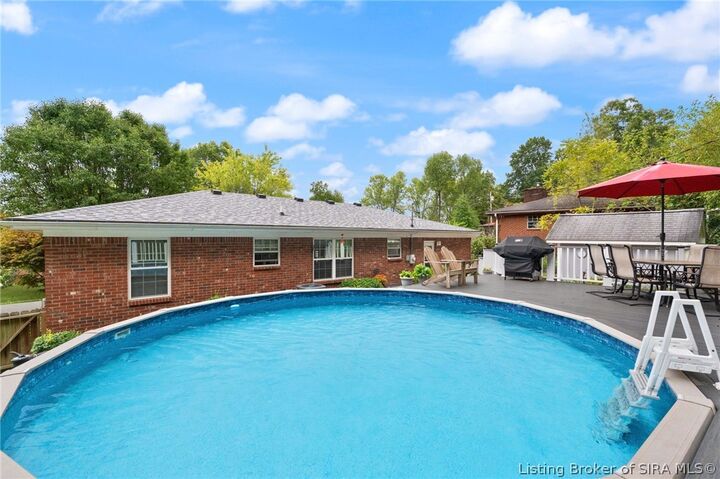 Property Photo: 512 Hamlet Drive IN 47150