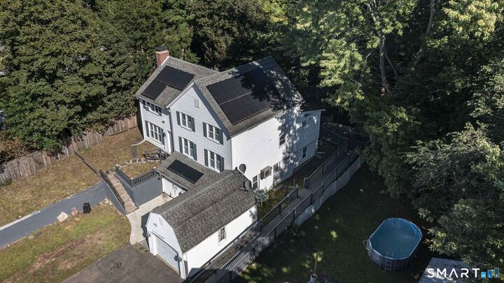 Property Photo: 18 Markham Place CT 06450