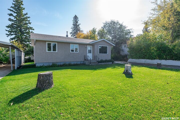 Property Photo: 404 6th Street E SK S0A 4T0