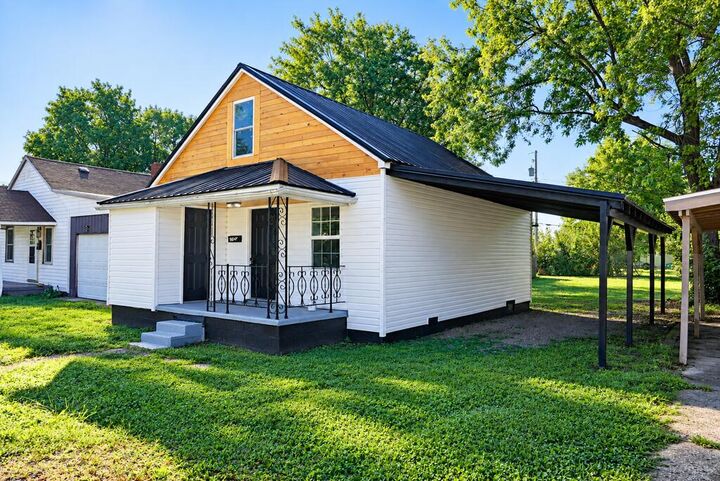 Property Photo:  942 4th St  OH 45601 