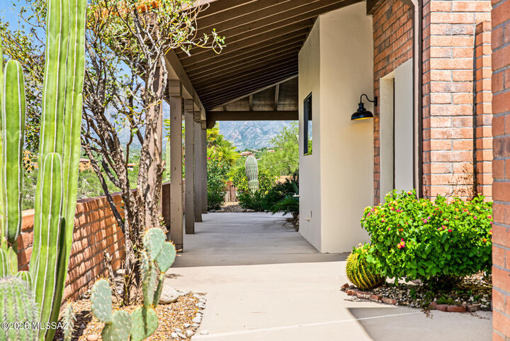 Property Photo:  4061 N Vía Bronzino  AZ 85750 