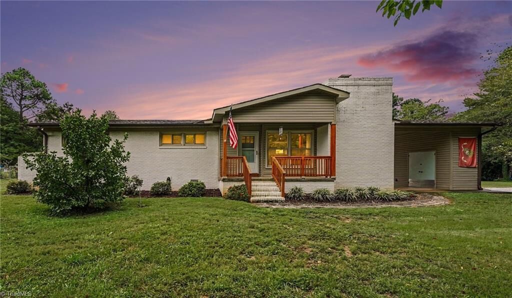 Property Photo:  5107 Grandover Parkway  NC 27407 