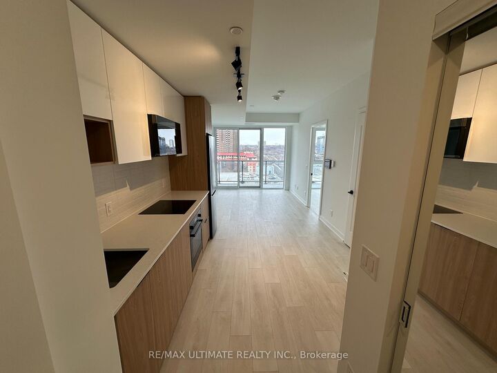 Photo de la propriété:  5 Defries Street 1022  ON M5A 0W7 