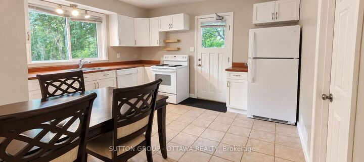 Property Photo:  3033 Richmond Road A  ON K2B 6S6 
