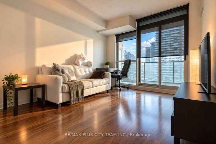 Property Photo:  33 Bay Street 1502  ON M5J 2Z3 