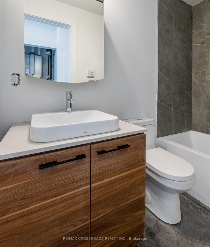 Property Photo:  3333 Dundas Street W 3A  ON M6P 2A6 