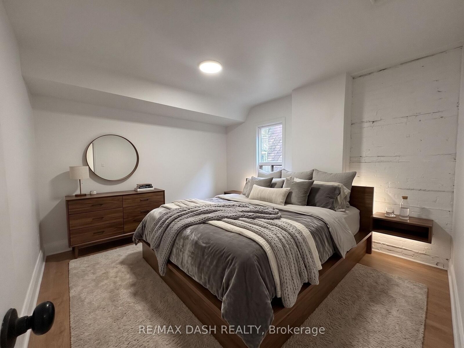 Property Photo:  1303 Bloor Street W 2  ON M6H 1P1 