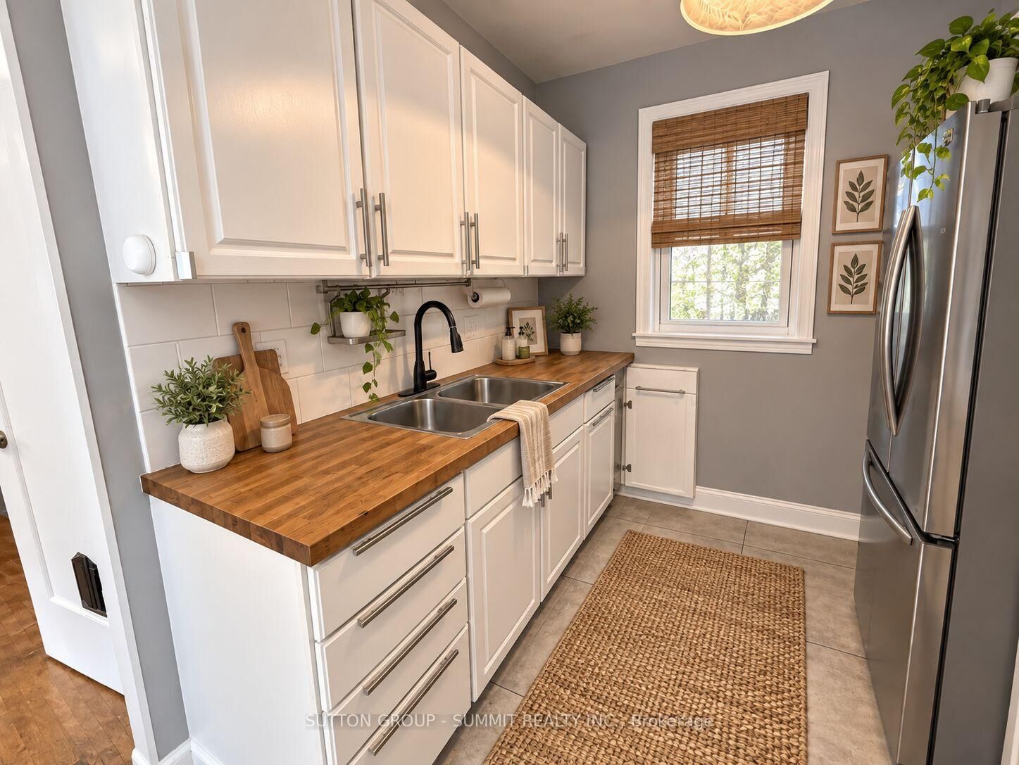 Property Photo: 40 Pleasant Avenue ON N2M 4A3