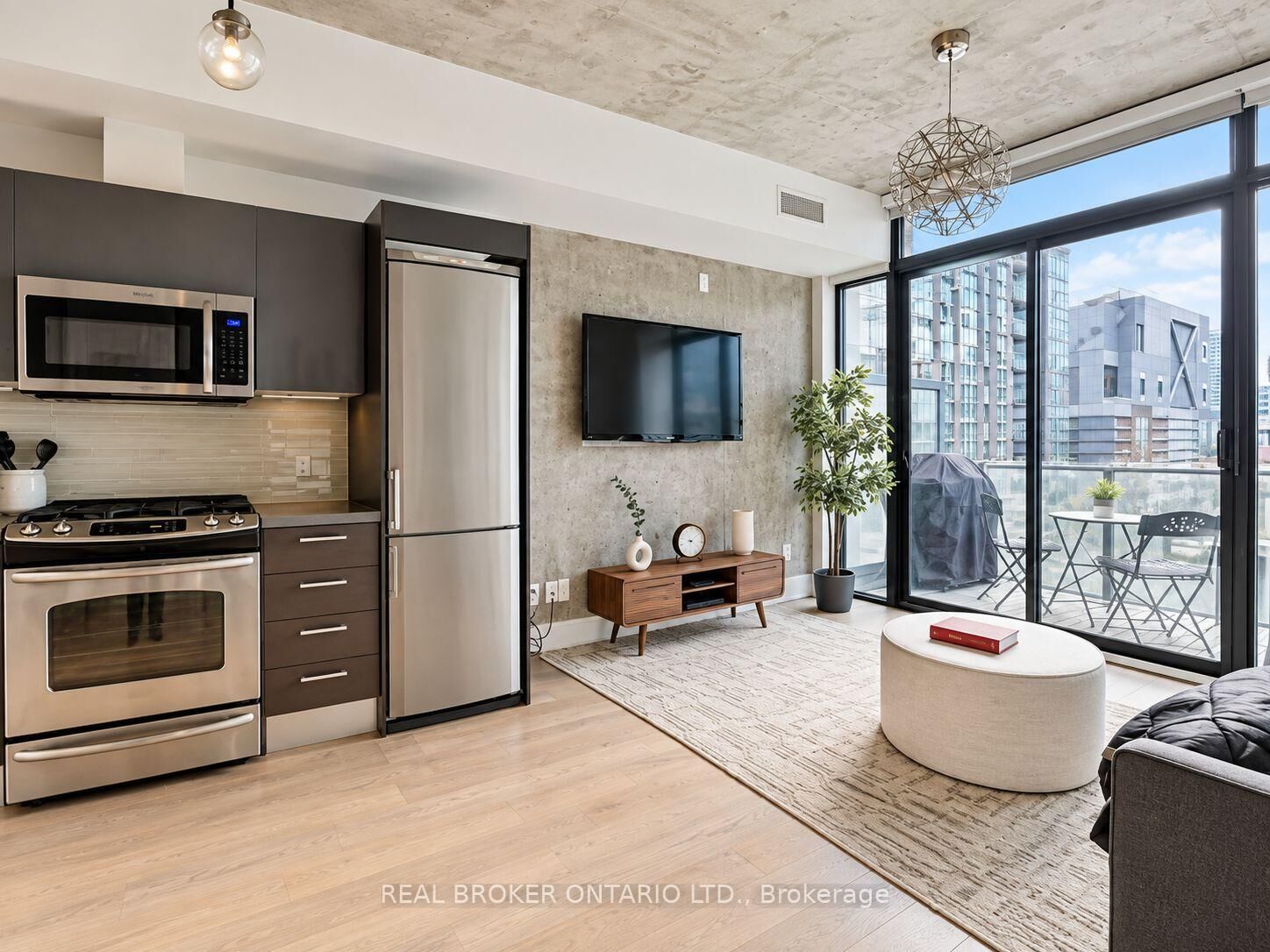Property Photo:  25 Stafford Street 408  ON M5V 0G3 
