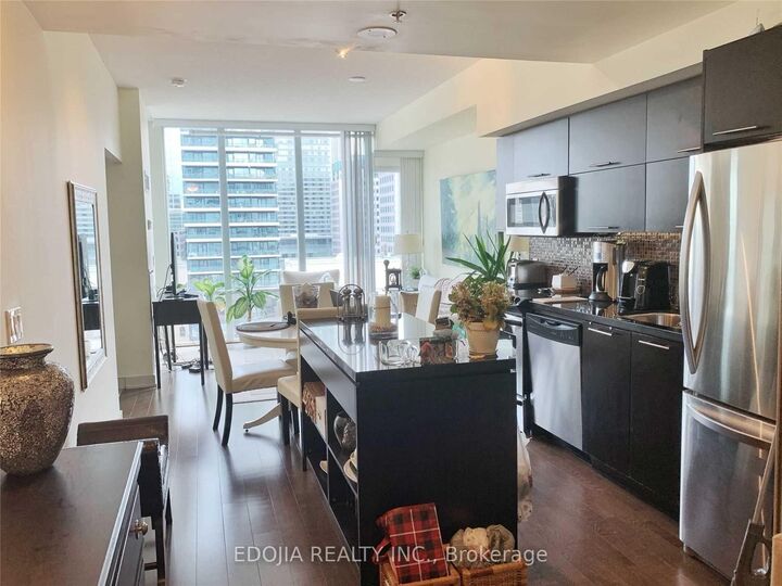 Photo de la propriété:  21 Nelson Street 1121  ON M5V 1T8 