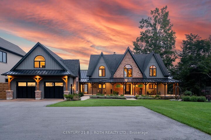 Photo de la propriété:  247 Lakeshore Road W  ON L0L 2E0 
