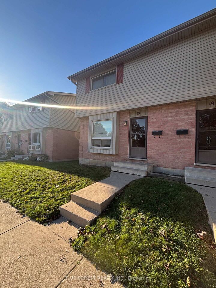 Property Photo:  1200 Cheapside Street 18  ON N5Y 5J6 