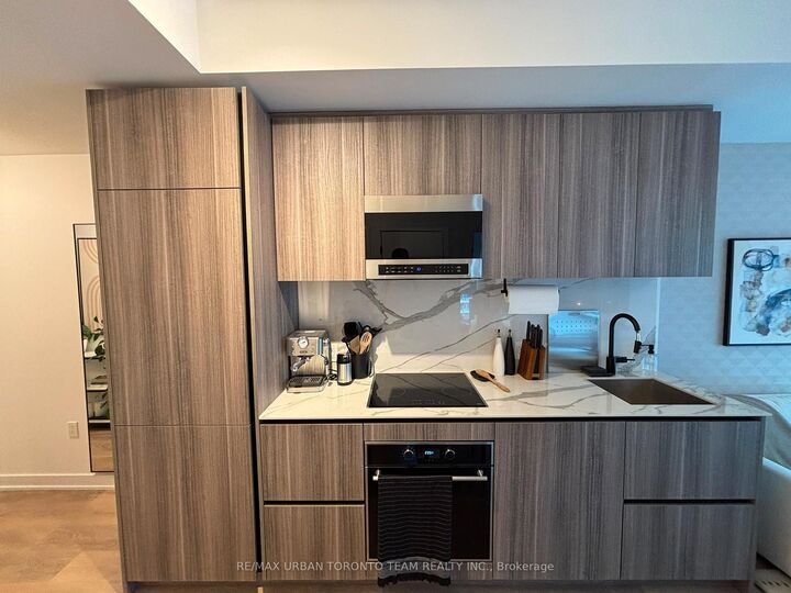 Property Photo:  127 Broadway Avenue 3005  ON M4P 1V4 