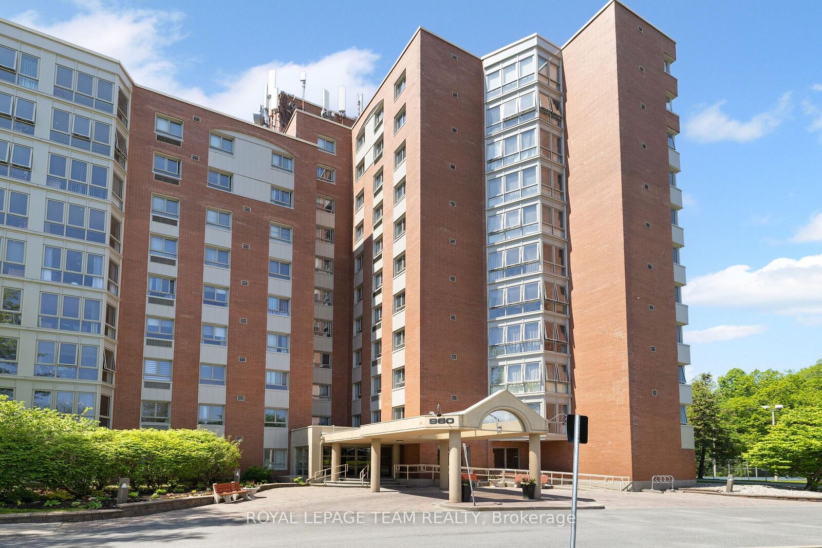 Property Photo: 960 Teron Road 611 ON K2K 2B6