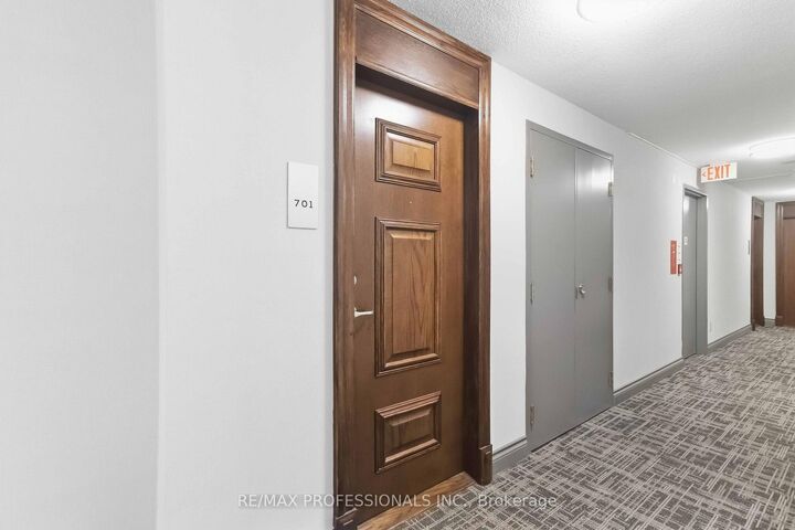 Property Photo:  5 Michael Power Place 701  ON M9A 0A3 