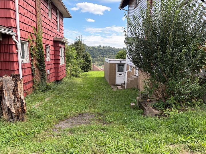 Property Photo: 608 Crest PA 15022