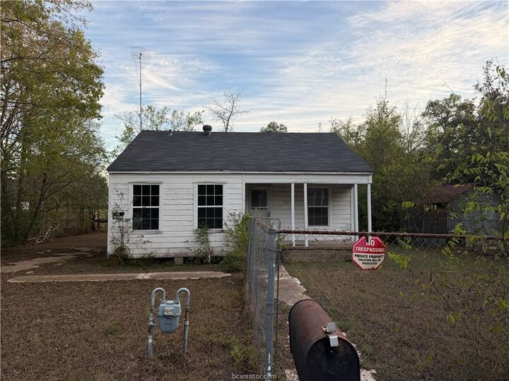 Property Photo:  1207 South Drive  TX 77803 