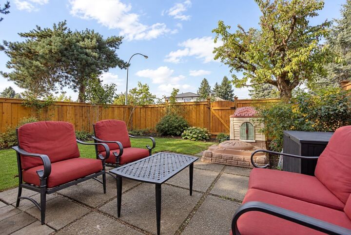 Property Photo:  19022 119B Avenue 1  BC V3Y 1X5 