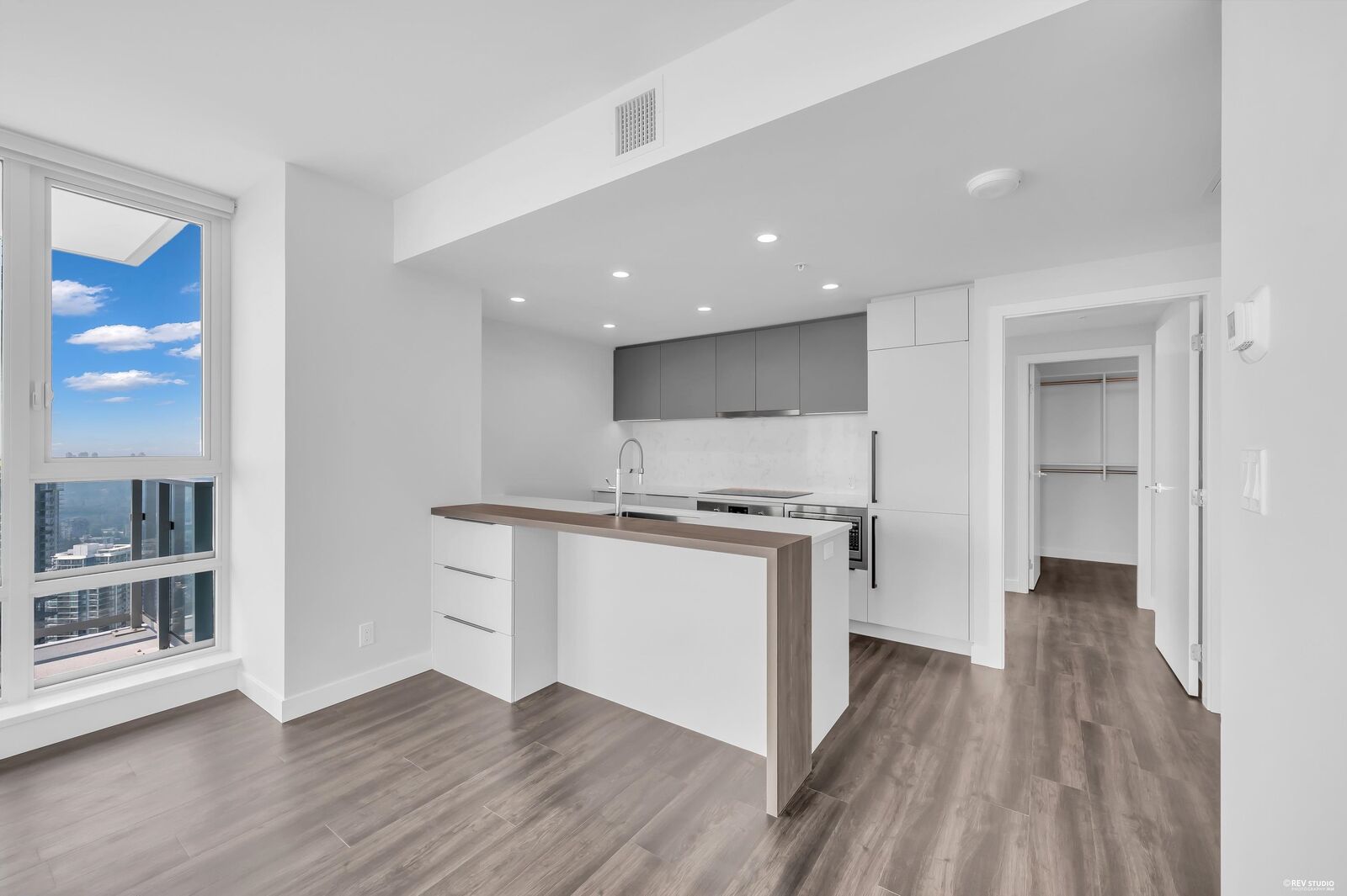 Property Photo: 567 Emerson Street 4801 BC V3J 0M8