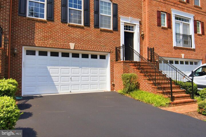 Property Photo:  20283 Center Brook Square  VA 20165 