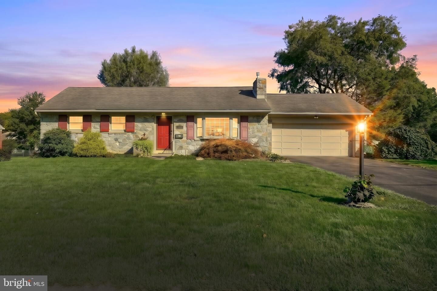 Property Photo:  303 Rolling Terrace  PA 17540 