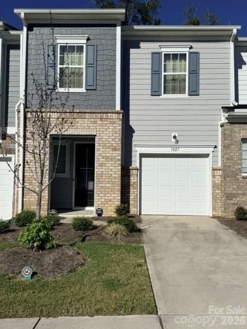 Property Photo:  1027 Grays Mill Road  NC 28215 