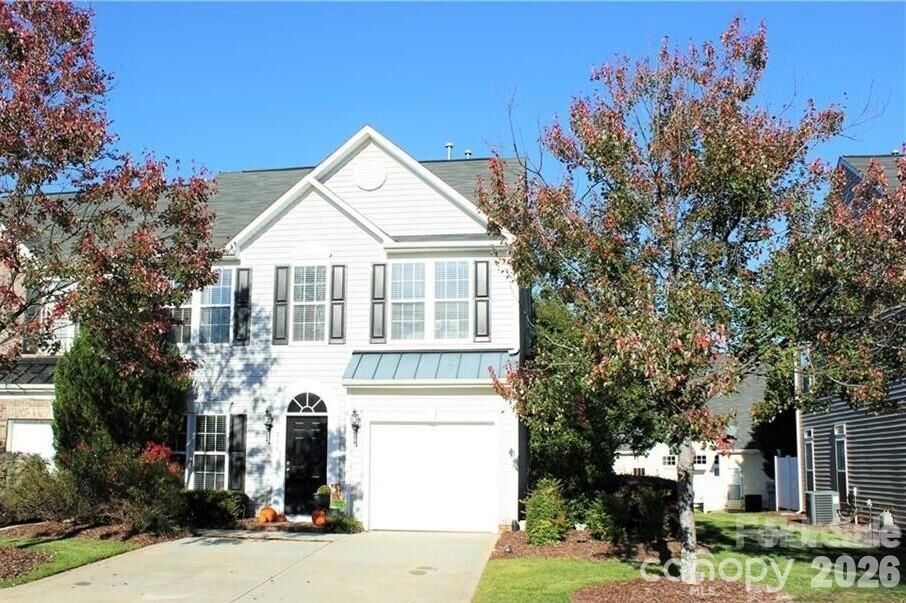 Property Photo: 710 Mickelson Way SC 29715
