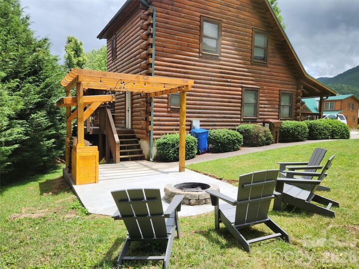 Property Photo: 547 Panoramic Loop NC 28751