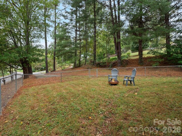 Property Photo:  305 Youngs Cove Road  NC 28715 