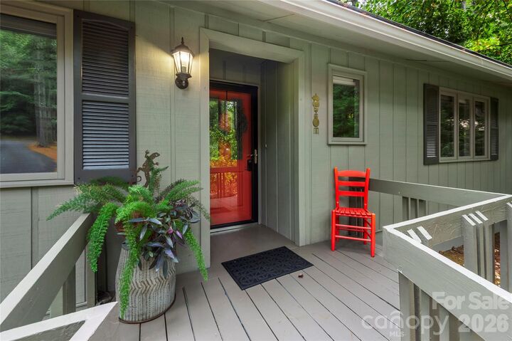 Property Photo: 109 Middle Connestee Trail NC 28712