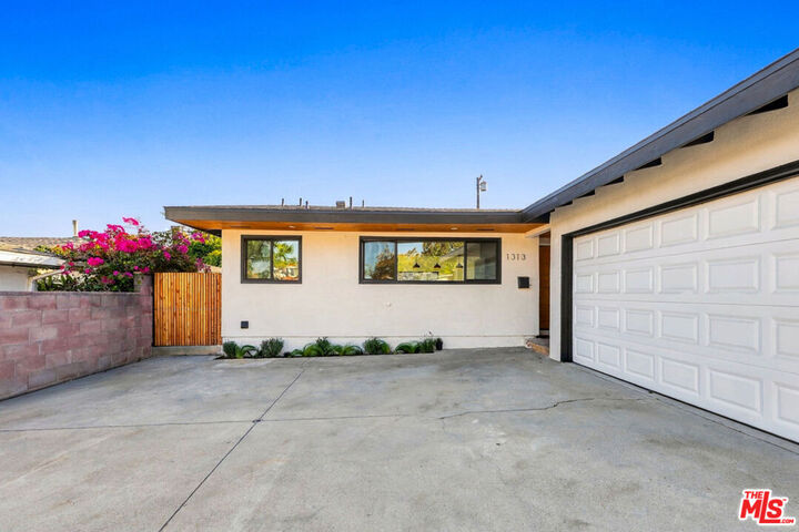 Property Photo:  1313 S Gertruda Ave  CA 90277 
